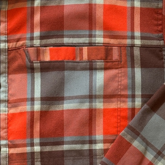 Mountain Hardwear Red & Blue Plaid Long-Sleeve Button-Down Shirt - Picture 7 of 12